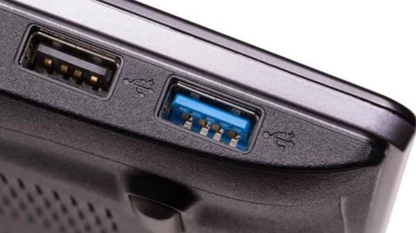 Vệ sinh cổng USB của laptop